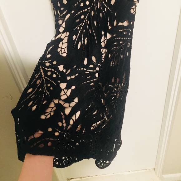 Little black lace dress - Picture 3 of 5